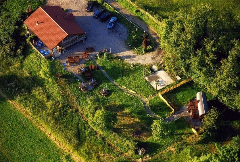 Le Chalet Du Chemin Et Sa Roulotte Berviller-en-Moselle Kültér fotó