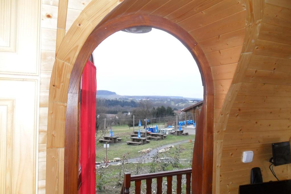 Le Chalet Du Chemin Et Sa Roulotte Berviller-en-Moselle Kültér fotó