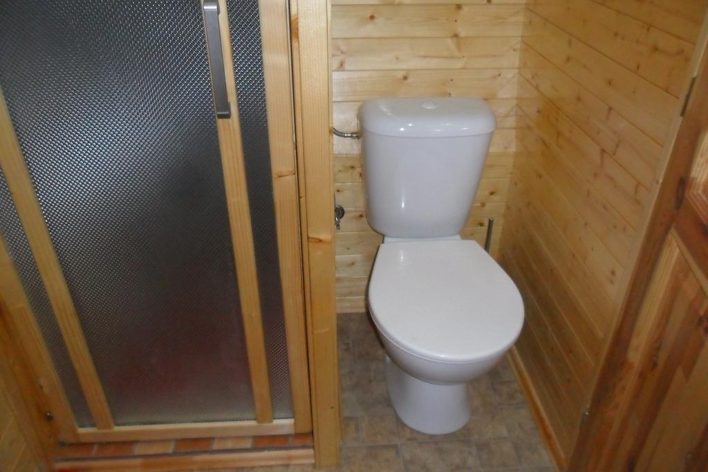 Le Chalet Du Chemin Et Sa Roulotte Berviller-en-Moselle Kültér fotó
