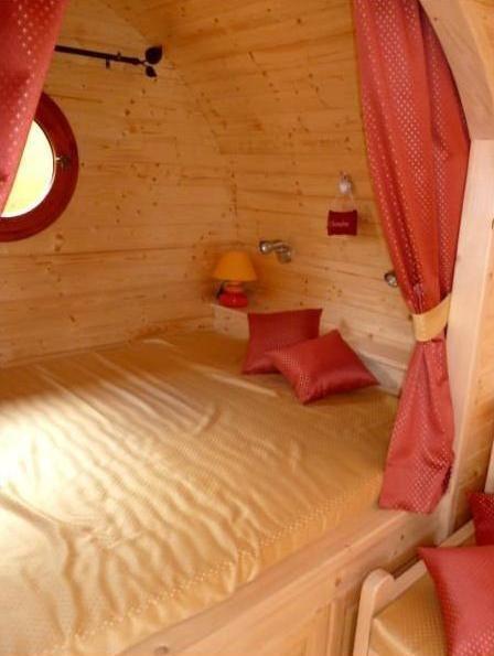 Le Chalet Du Chemin Et Sa Roulotte Berviller-en-Moselle Szoba fotó