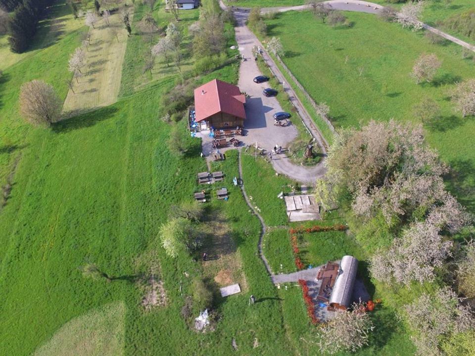 Le Chalet Du Chemin Et Sa Roulotte Berviller-en-Moselle Kültér fotó